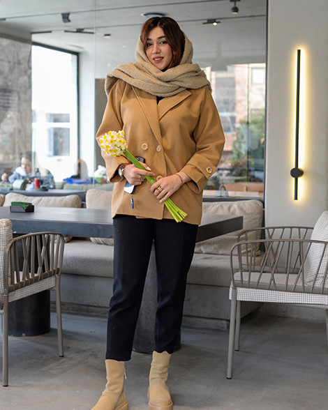 کت زنانه عسلی فوتر با طراحی خاص و شیک برای خانمها