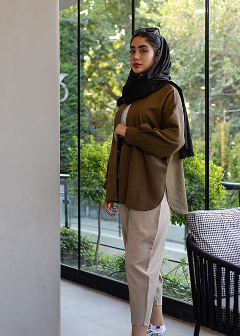 استایل روزمره با شومیز لینن سبز لجنی زنانه