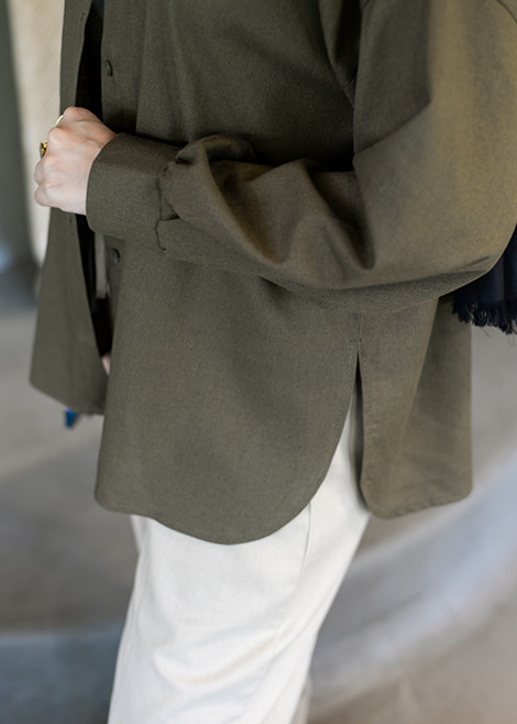 تصویر پشت شومیز و دوخت تمیز آستین