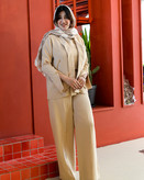 ست کامل کت، شلوار و ژیله زنانه در محیط مجلسی رسمی