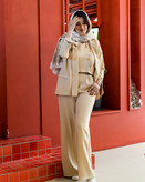 نمای نزدیک از پارچه کرپ مازراتی بدون چروک ست زنانه مجلسی