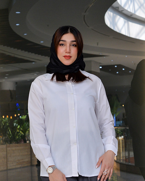 یقه و جزئیات طراحی شومیز سفید نخی