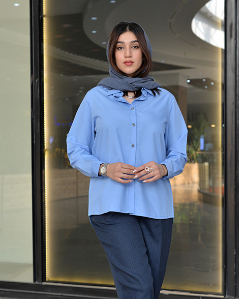 فروش عمده شومیز آبی آسمونی با پارچه نخی درنا از تولیدی ریچ کت