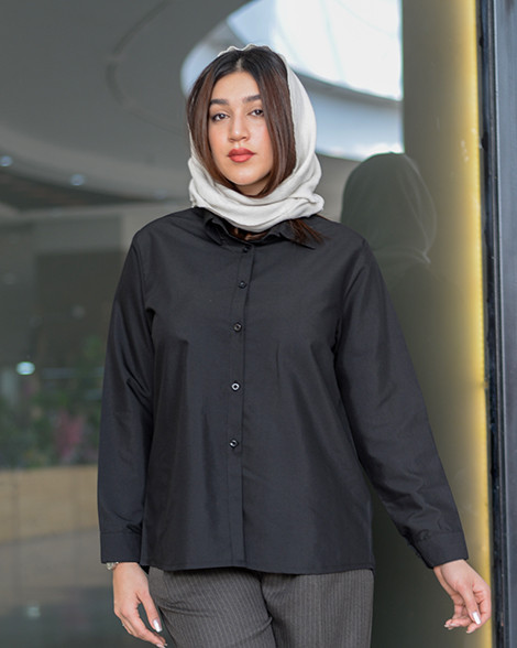 شومیز مشکی با یقه کلاسیک و آستین دکمهدار، مناسب چهار فصل