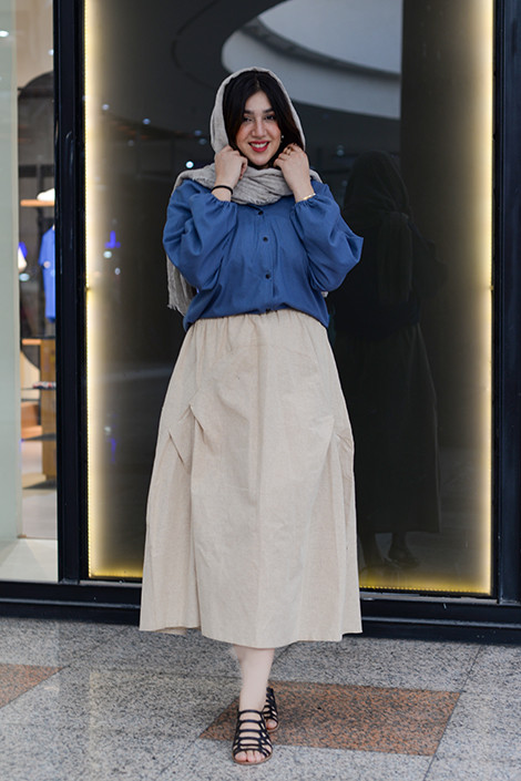 ست کامل شومیز آبی نفتی با دامن کرم رنگ لینن، مناسب مهمانی یا محیط کار