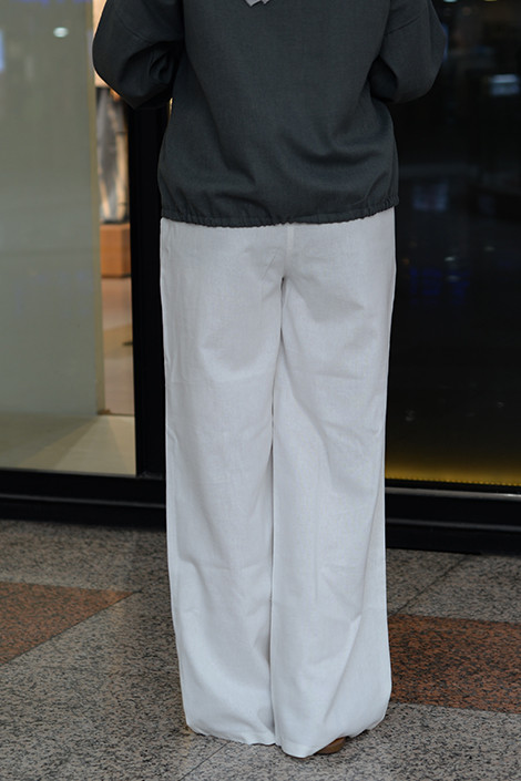 شلوار بگ زنانه از نمای پشت