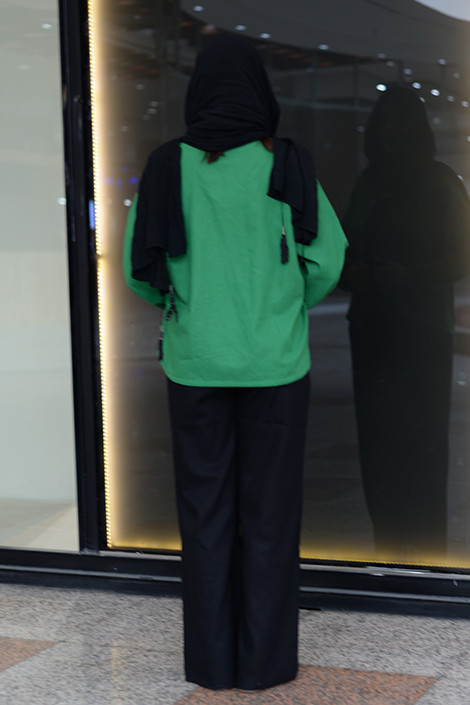 شومیز و شلوار بگ خنک از نمای پشت